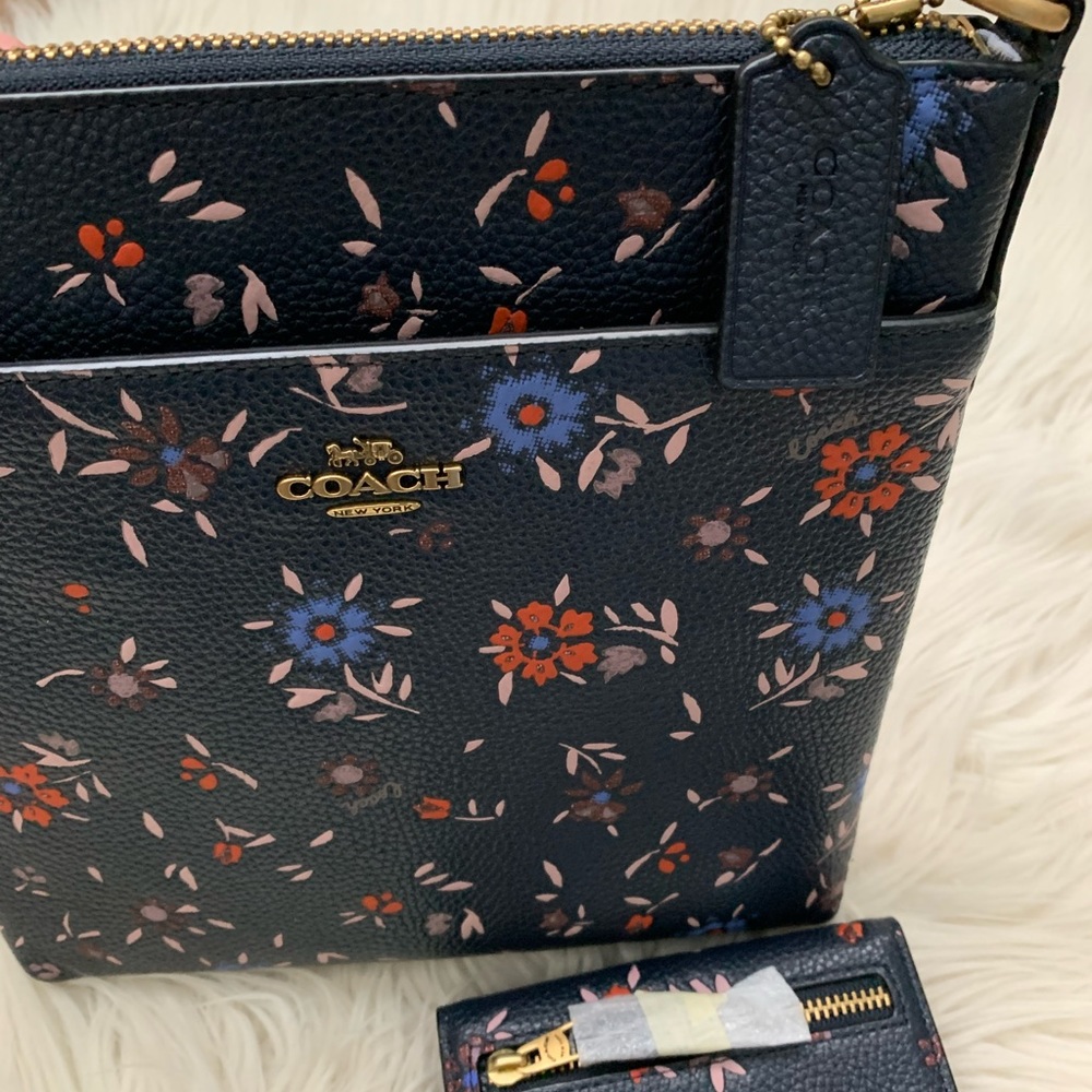 🎊Hp!2x🎊Coach Kitt Crossbody Flower Print w/ Wallet. - Picture 15 of 17